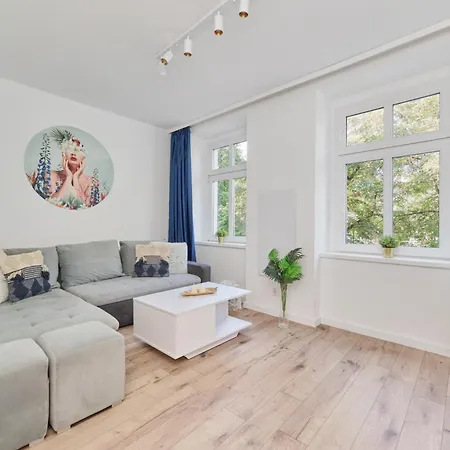 Elegant For 6 Guests Only 1 Km From Main Square By Renters Appartement *
