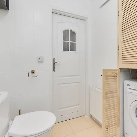 Elegant For 6 Guests Only 1 Km From Main Square By Renters Appartement *