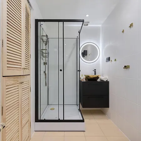 Apartman Elegant For 6 Guests Only 1 Km From Main Square By Renters *