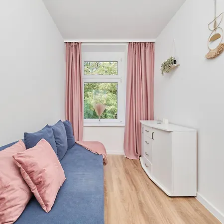 Elegant For 6 Guests Only 1 Km From Main Square By Renters Apartmán Vratislav