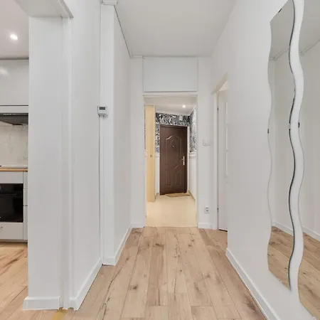 Elegant For 6 Guests Only 1 Km From Main Square By Renters Apartmán *